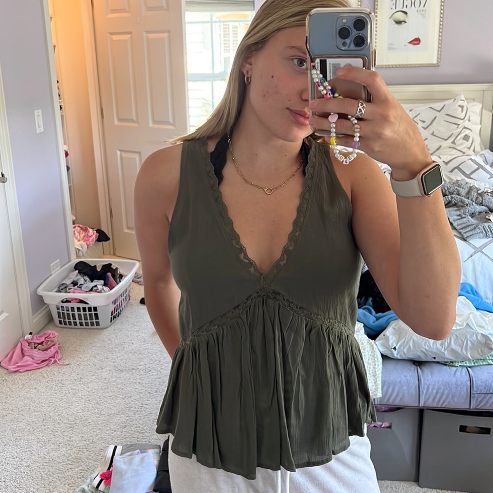 Kendall & Kylie green top perfect for summer